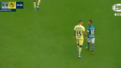 ¡Castillo se volvió loco! Quiso encarar a Montes y terminó amonestado