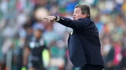 ¡Como loco! El Piojo Herrera le gritó a un joven recogebalones