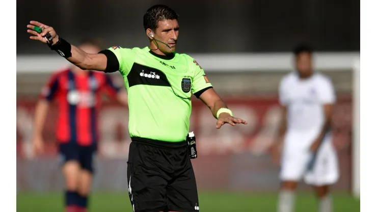 Andrés Merlos cobró un penal inexistente.