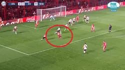 Batallini le pegó con el alma y un desvío lo dejó parado a Armani en el 1-0 de Argentinos