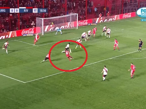 Batallini le pegó con el alma y un desvío lo dejó parado a Armani en el 1-0 de Argentinos