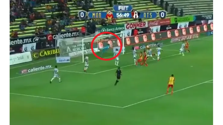 Camilo Vargas voló de un palo a otro para realizar la mejor atajada de la Liga MX