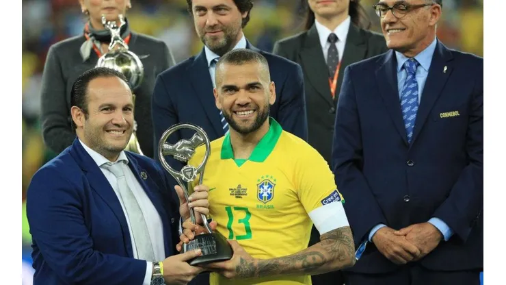 Lo amamos: Dani Alves está sin club y se ofrece en Instagram