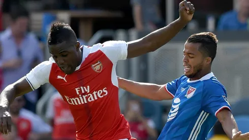 Campbell y Dos Santos, en un duelo entre Arsenal y MLS All-Star en 2016.