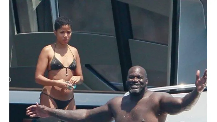 Es un Dios: así se divirtió Shaquille O'Neal con su nueva novia en la playa de España