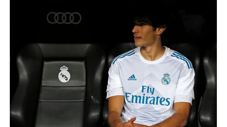 Un canterano del Real Madrid podría ser compañero de Raúl Jiménez