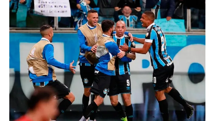 Ganó Gremio y pisa fuerte en la Copa.