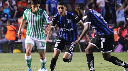 Lainez y Guardado sumaron minutos en la victoria 2-0 del Betis ante Querétaro