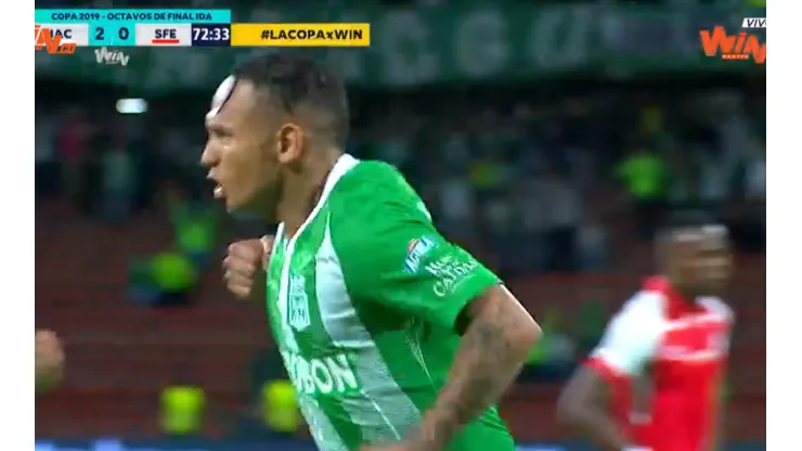Jarlan Barrera festeja su primer gol con Atlético Nacional.