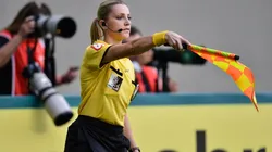 Foto de la arbitra.