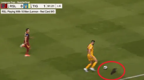 Un gato invadió el campo de juego y Gignac lo esquivó.