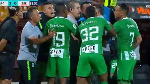 Osorio, fuera de sí: ¡agredió al árbitro del partido entre Nacional y Santa Fe!