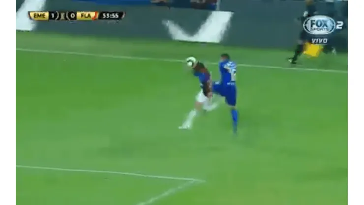 Video: pegó una patada voladora en la cara del rival y se fue expulsado