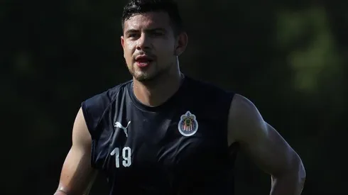 Terminó el partido y Madrigal se fue a sacar fotos con los jugadores del Atlético de Madrid