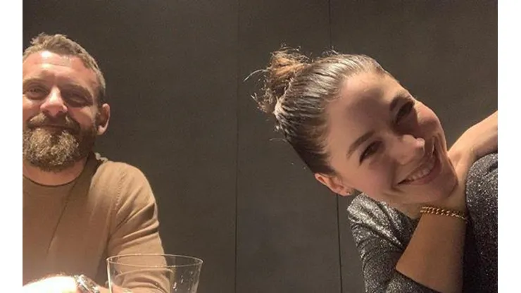 Más feliz que Boca: la selfie de la mujer de De Rossi viajando hacia Buenos Aires