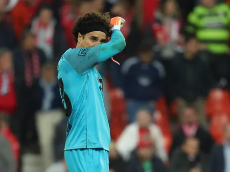 Guillermo Ochoa reportó con el Standard Lieja y su futuro es incierto