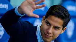 ¡Alegre! Lainez firmó autógrafos en el hotel del Betis