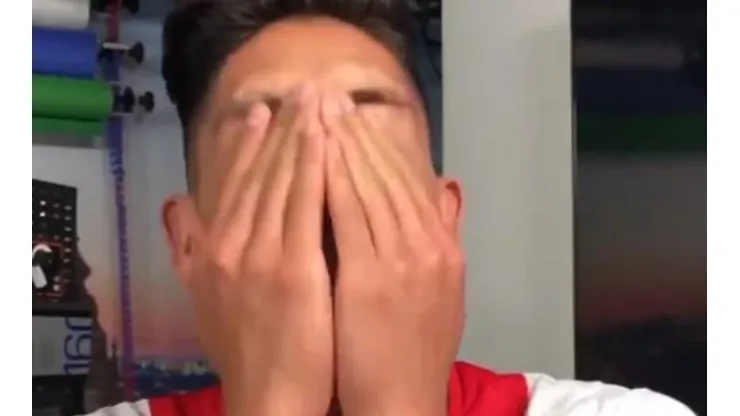 La emocionante reacción de Edson Álvarez en el video de su presentación
