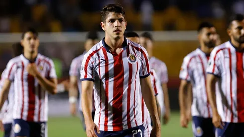 Expulsaron a Villanueva y los seguidores de Chivas explotaron de bronca