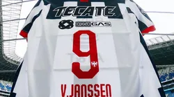 ¡Welkom! Fanáticos de Rayados dan la bienvenida a Janssen