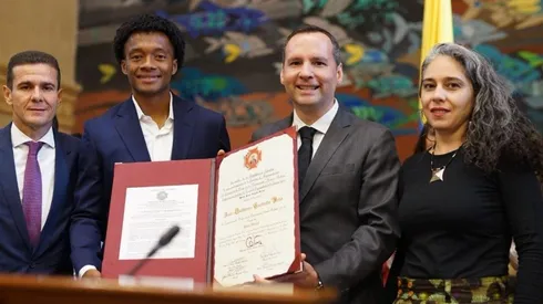 Emocionante: Juan Guillermo Cuadrado fue condecorado en la Cámara de Representantes