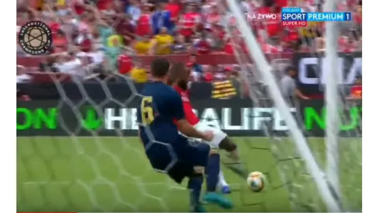 Nacho atajó con la mano mejor que Courtois y vio la roja directa a los 9'