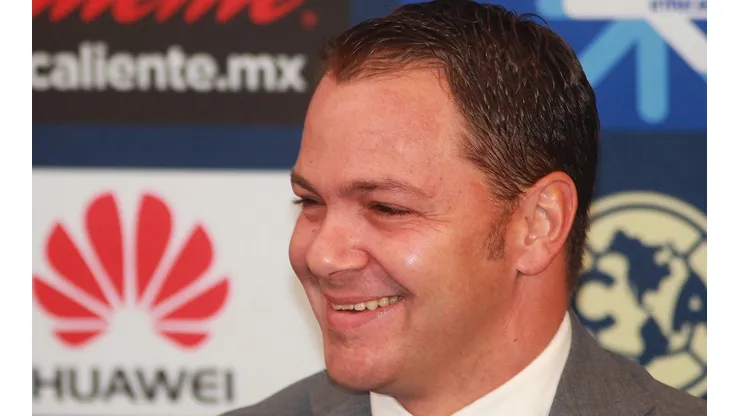 "Yo sí prefiero ver a Chivas abajo que arriba": Santiago Baños