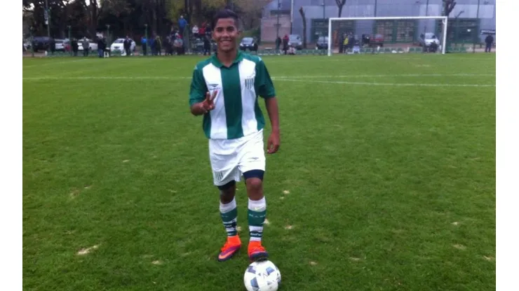 Juan David Torres con la camiseta de Banfield.