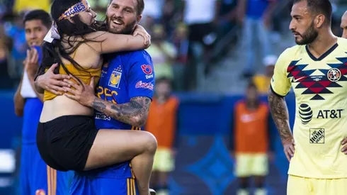 ¡Es el 10, Celene! La chica que besó a Gignac ni sabía quién era el jugador