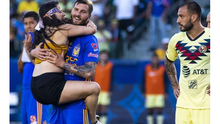 ¡Es el 10, Celene! La chica que besó a Gignac ni sabía quién era el jugador