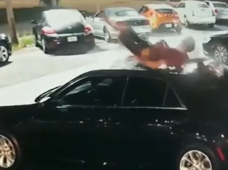 Video viral: cayó en el techo de un auto y se escapó de manera diabólica