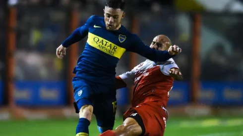 Nahitan Nández durante un partido de Boca.