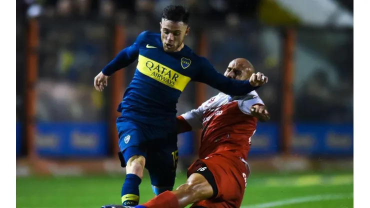 Nahitan Nández durante un partido de Boca.