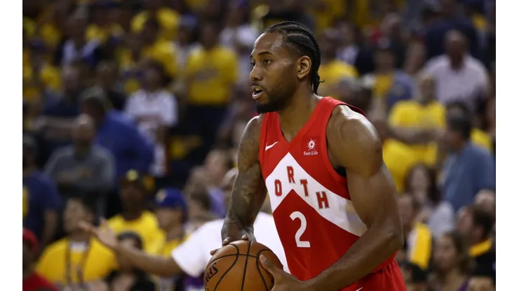 Fanáticos de los Lakers insultaron a Kawhi Leonard y su reacción los calentó aún más