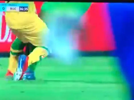 Era roja aquí y en Japón: ¡feísima entrada que casi lesiona a Sherman Cárdenas!