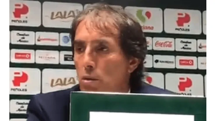 "Después del primer gol fuimos muy superiores a Chivas": Almada, Técnico de Santos