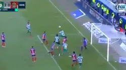 Doria ganó en el área y puso a Santos 2-0 arriba frente a Chivas