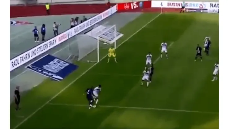 Un enfermo: Mbappé metió un caño espectacular y asistió para el gol del PSG