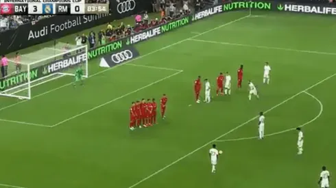 Viva el fútbol, Rodrygo: se hizo cargo del tiro libre y clavó el balón en un ángulo