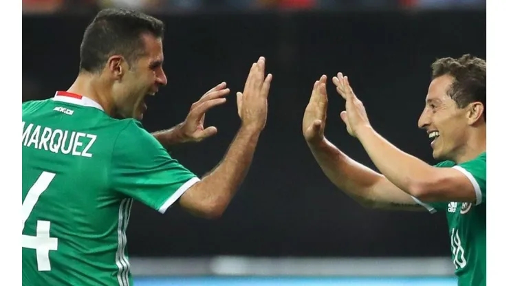 Guardado y Rafa Márquez subieron fotos para la nostalgia de todos