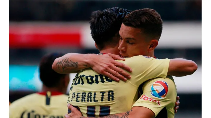Mateus Uribe trolleó a Oribe Peralta con un comentario épico en las redes