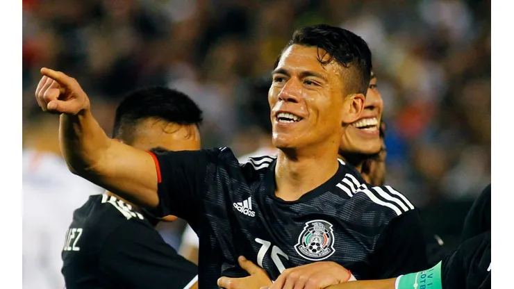 Todos son su fan: Héctor Moreno entrenó con la playera de otro compañero del Tri