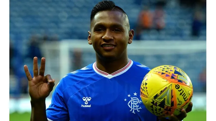 Alfredo Morelos festeja su triplete en la primera ronda de la UEFA Europa League.