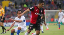 El club de Guadalajara informó que llegó a un acuerdo con Puebla para la compra definitiva de los derechos federativos de Santamaría. (Foto: Jam)