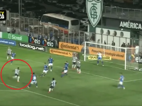 De primera y de volea: el golazo de Juanito Cazares para Atlético Mineiro