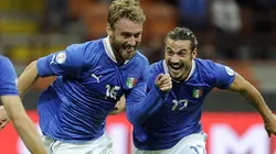 Osvaldo junto a De Rossi.