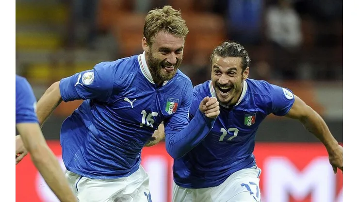 Osvaldo junto a De Rossi.