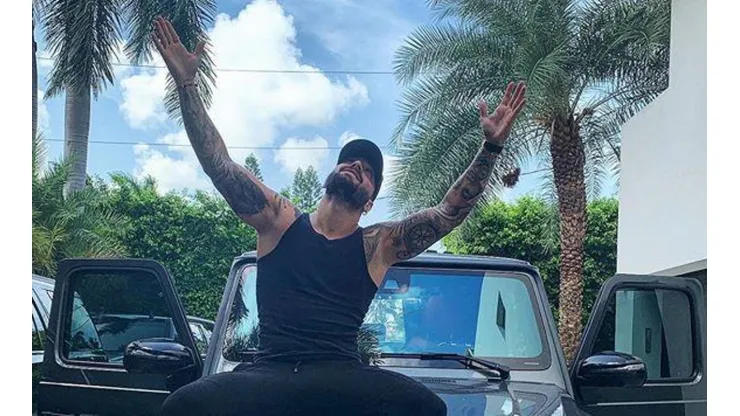 Maluma subió foto con un colega, tiró "esta combinación no falla" y explotó las redes
