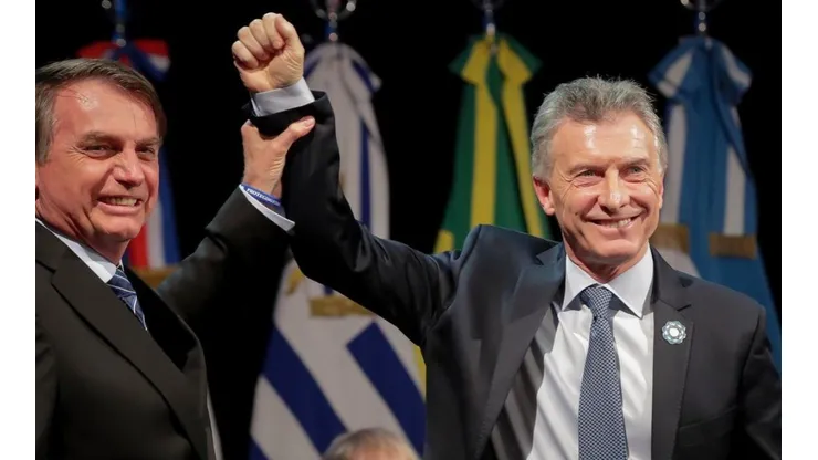 En pleno acto oficial del Mercosur, Macri le tiró una chicana por el VAR a Bolsonaro