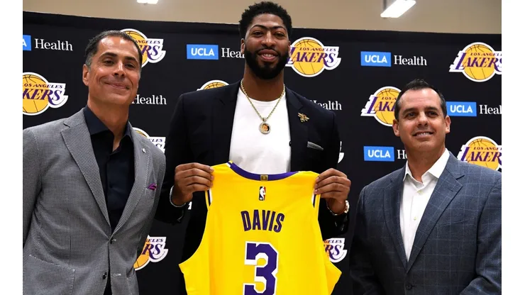 Anthony Davis habló sobre la polémica en torno a LeBron James y el número 23